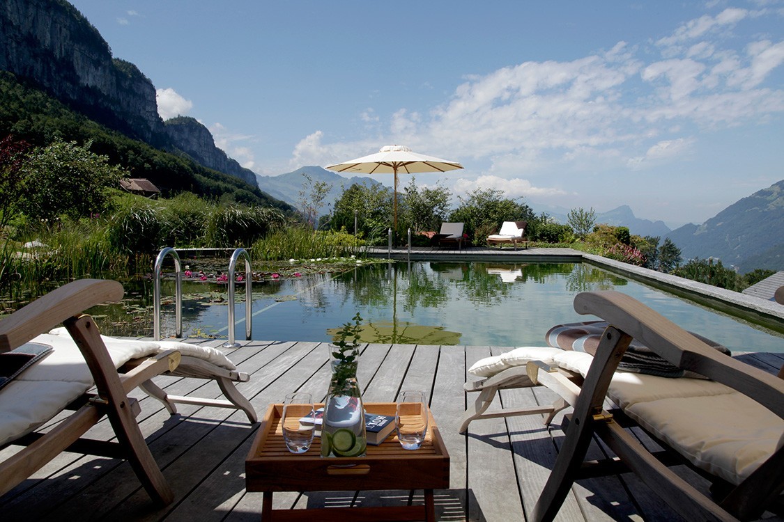 baignade ecologique en Suisse avec vue sur lac 